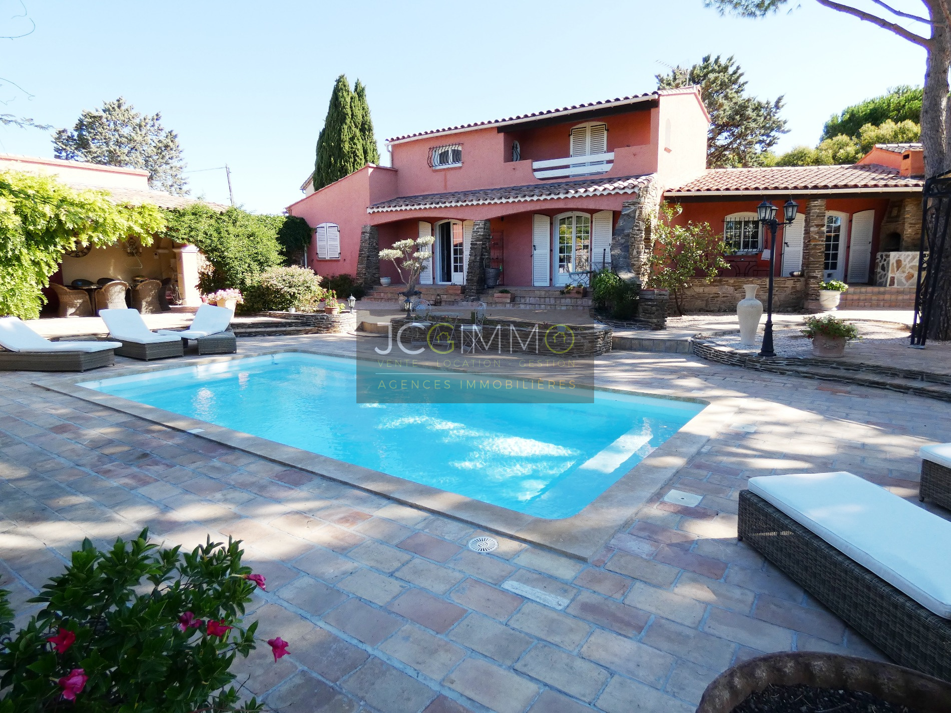 villa Solliès-Pont : PROPRIETE DE CHARME SUR 4000 M² DE ...